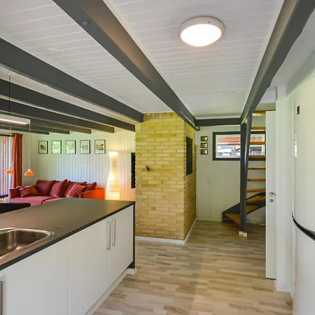 3 Bedroom Beautiful In Semesterbostad *