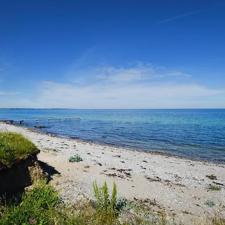 3 Bedroom Beautiful In Semesterbostad *