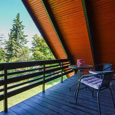 3 Bedroom Beautiful In Semesterbostad *
